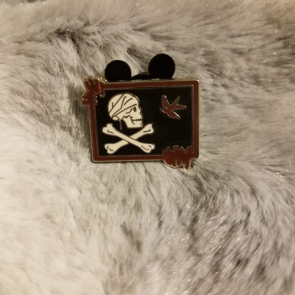 🔥5/$25🔥 Disney Pirate Flag Pin - Picture 1 of 2